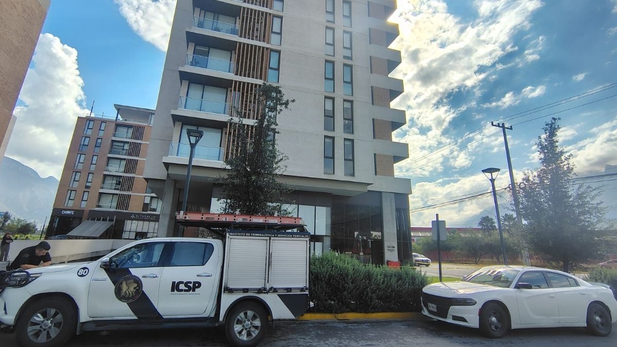 Autoridades investigan el robo a la Notaría Pública 156 de Santa Catarina, donde delincuentes se llevaron más de 30 mil pesos de la caja chica.