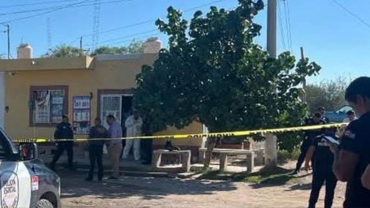 Tras cometer el ataque, el presunto agresor se dio a la fuga a bordo de un vehículo sedán marca Ford.