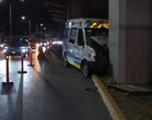 De manera preliminar, se informó que a bordo del vehículo iban cuatro personas.
