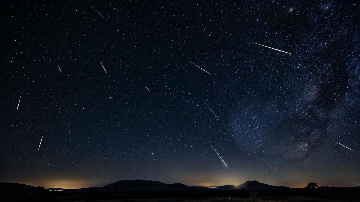 Las Dracónidas generan alrededor de 20 meteoros por hora con una velocidad de 20 kilómetros por segundo | Imagen generada con IA