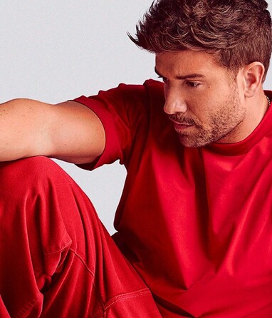 El cantante también continúa explorando la actuación