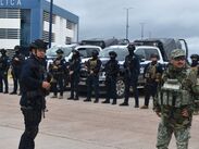 Un fuerte convoy de elementos del Ejército Mexicano y la Policía Estatal partió desde la capital del estado para reforzar la vigilancia en la región.