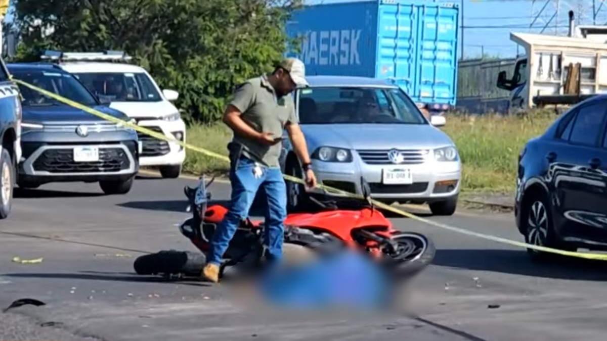 La gravedad del accidente provocó que el motociclista perdiera la vida en el sitio de forma instantánea