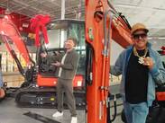Mr. Beast le regaló una excavadora al mexicano Juan García