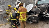 Paramédicos atendieron el accidente, mientras que autoridades detuvieron al conductor señalado como presunto responsable.