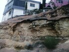 El punto afectado se encuentra en una curva, por lo que quienes transitan por el sector advirtieron del riesgo que representa la presencia de rocas.