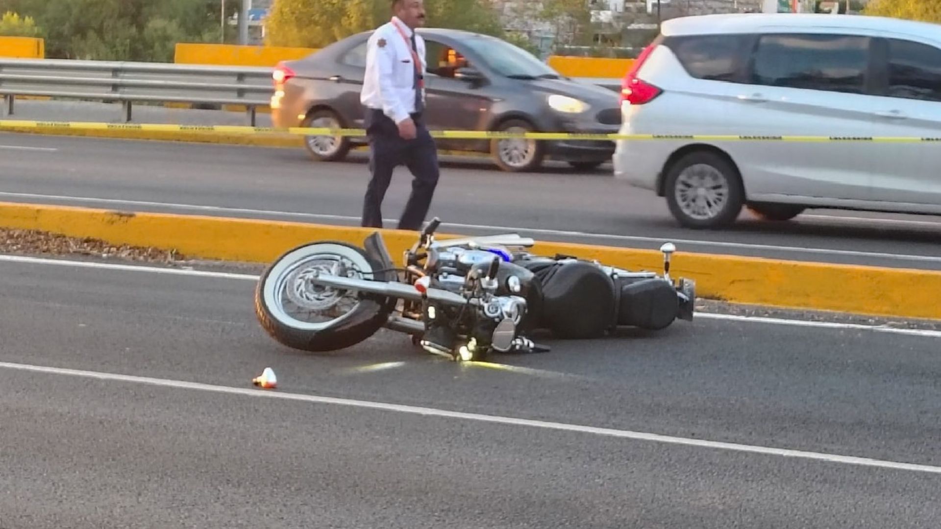 Accidente fatal en Guadalupe: Motociclista choca contra barandal y muere