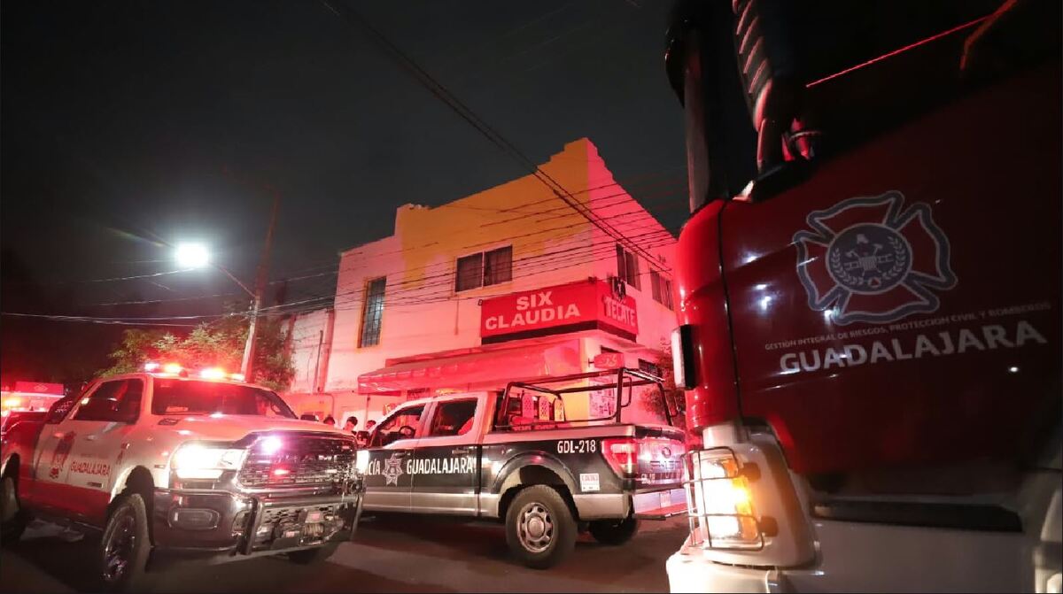 Bomberos hicieron maniobras de rescate vertical para recuperar el cuerpo.