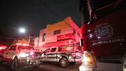 Bomberos hicieron maniobras de rescate vertical para recuperar el cuerpo.