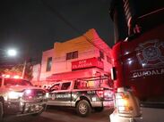 Bomberos hicieron maniobras de rescate vertical para recuperar el cuerpo.