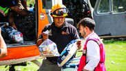 Brigadistas y personal sanitario descendieron con provisiones.