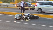 Sobre el carril izquierdo de la circulación ordinaria quedó el cadáver del hombre.
