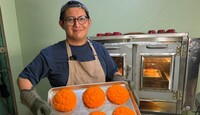 ¡El cempasúchil se come con café! Crean la Conchasúchil para Día de Muertos.