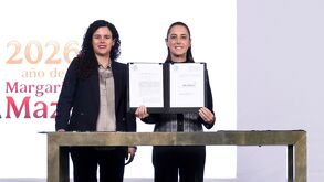 Claudia Sheinbaum firma decreto de nacionalidad única para mandatarios y gobernantes.