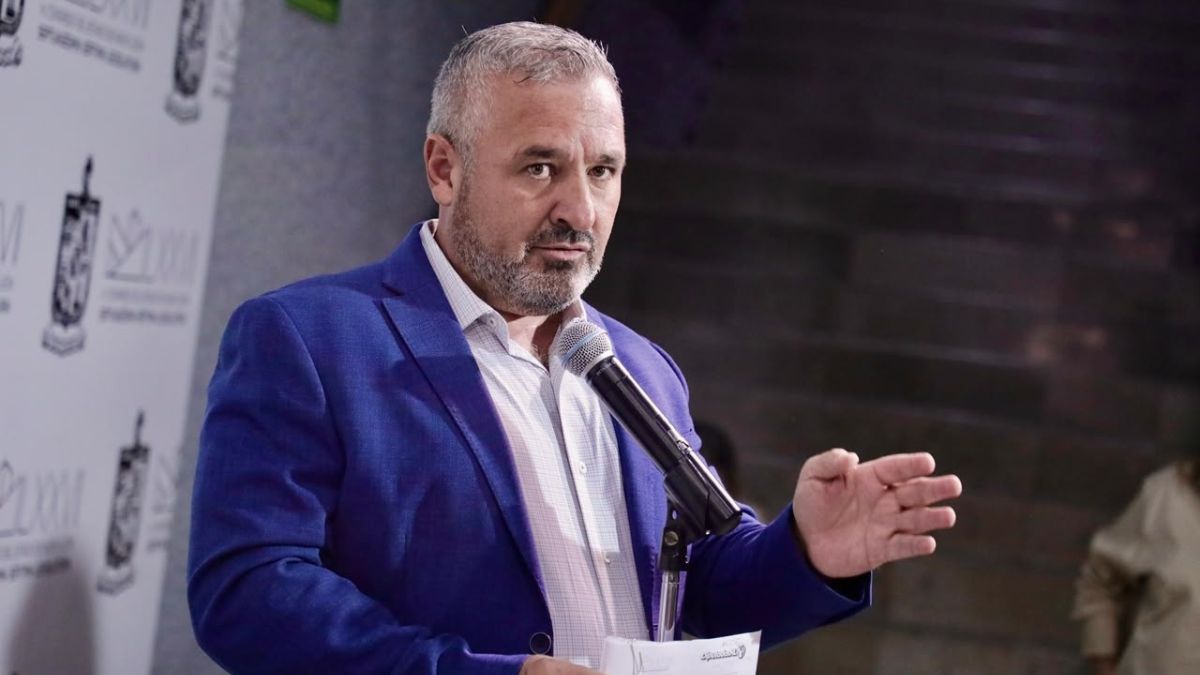 El diputado priista destacó que Agua y Drenaje mantiene una cartera por cobrar cercana a los 8 mil millones de pesos.