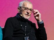 El trabajo de Francis Halzen con el Observatorio IceCube permitió detectar neutrinos de alta energía y abrir una nueva forma de estudiar el universo.