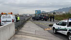 El hallazgo fue reportaron por personas que pasaban por la incorporación a la autopista México-Pachuca.