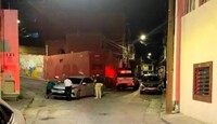 Dos hombres a bordo de una motocicleta arribaron hasta las afueras de la vivienda donde se encontraban el joven y su madre.