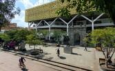 Mercado Corona en un día soleado en Guadalajara.