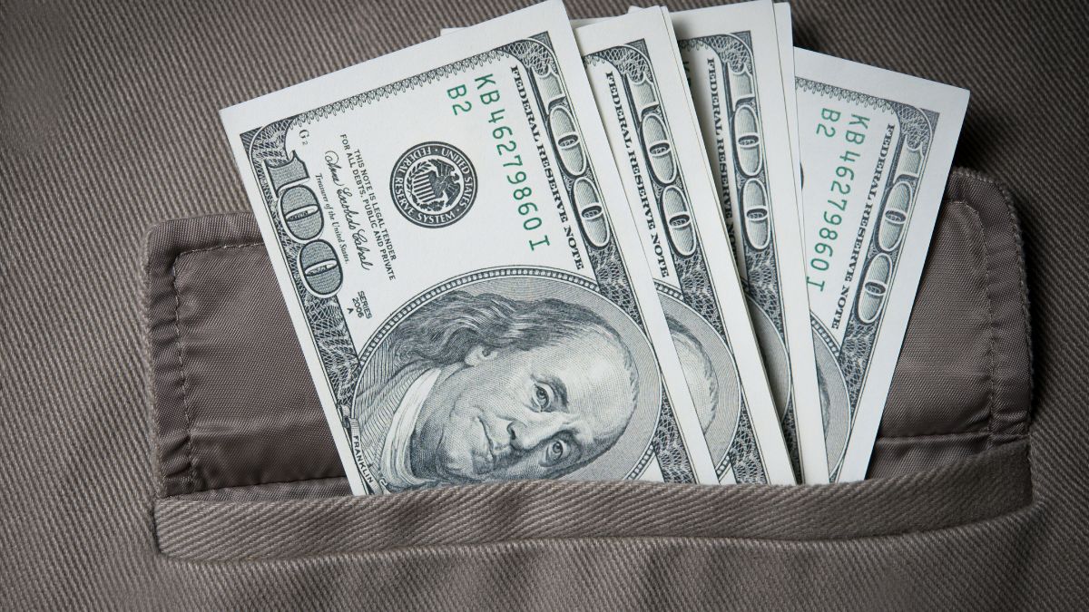 El peso mexicano lucha por mantenerse cerca de las 18 unidades por dólar.