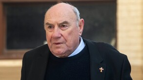 Saunders encabezó la diócesis de Broome desde 1996 hasta su renuncia en 2021