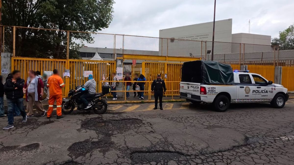 Toman las intalaciones de la Prepa 1, en Xochimilco.