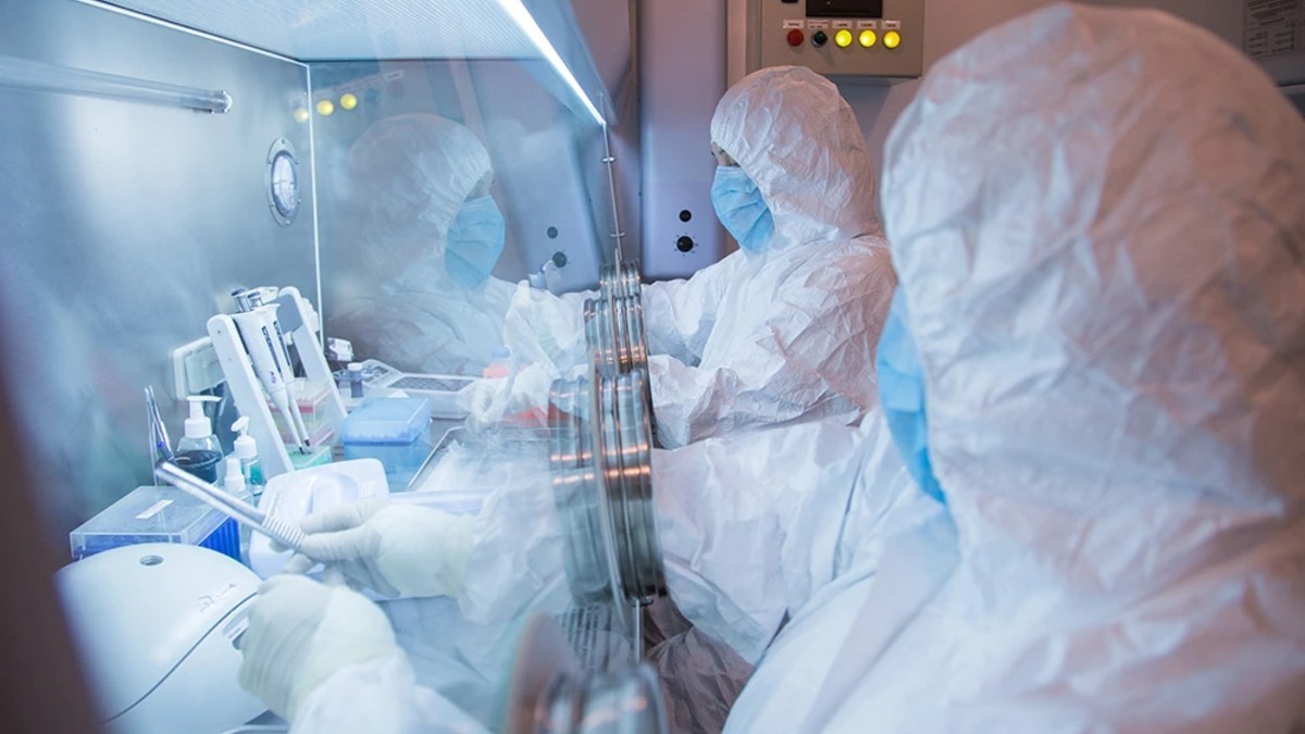 Trabajadores del Instituto de Investigación Antipeste de Irkutsk de Siberia y Lejano Oriente