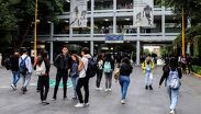 ¿UNAM prohibirá el uso de celulares en las aulas?