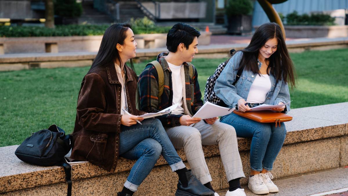 Cada universidad tendría que pagar los 70 mil dólares por la solicitud inicial de cada nuevo estudiante