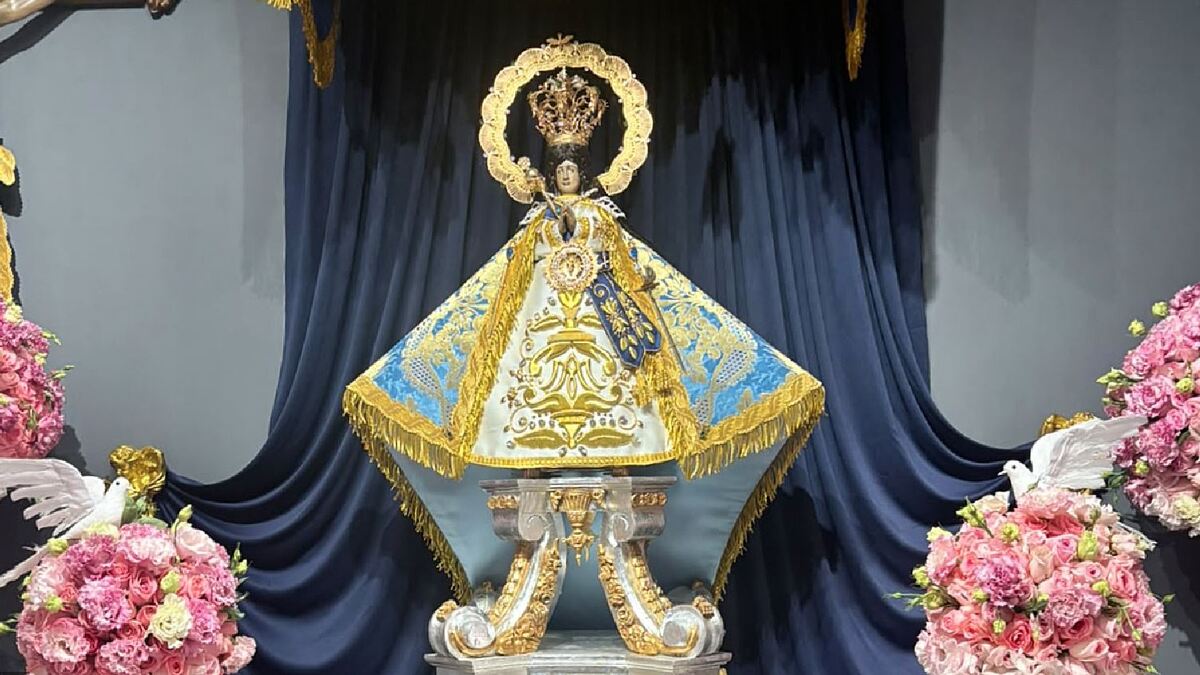 El nuevo vestido tiene inspiración en la orden franciscana que resguarda la imagen.
