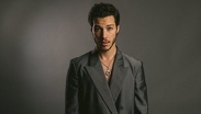 El actor de origen ecuatoriano interpreta a Eduardo Capetillo en la serie biográfica de la agrupación Timbiriche/ Colours