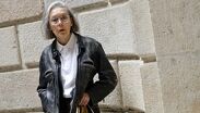 Carson ha desarrollado una propuesta literaria que reúne elementos de la poesía, la narrativa, el ensayo y el teatro.