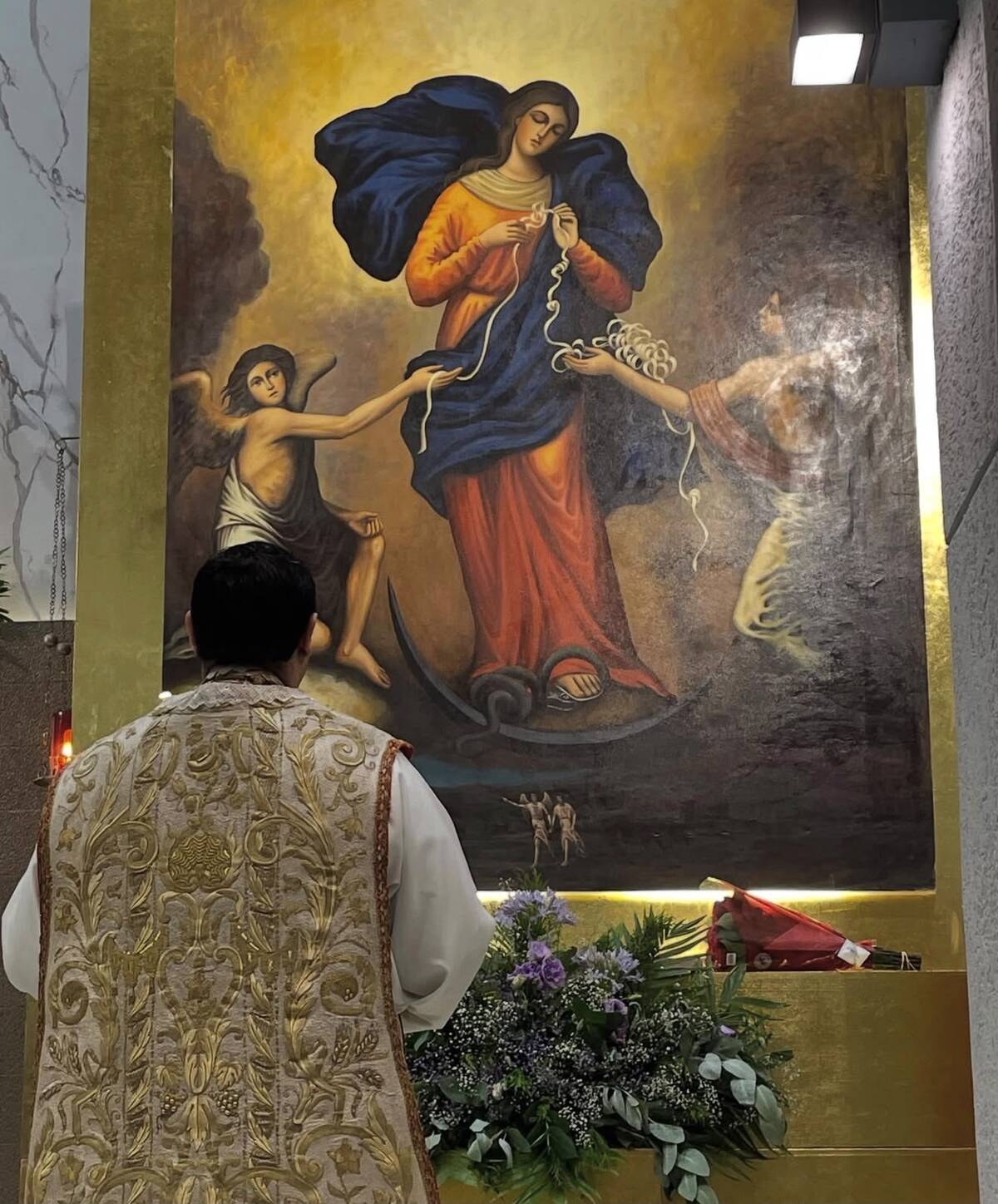 La fe también puede convertirse en una mano tendida para quien espera una segunda oportunidad.|  Buenos Chicos