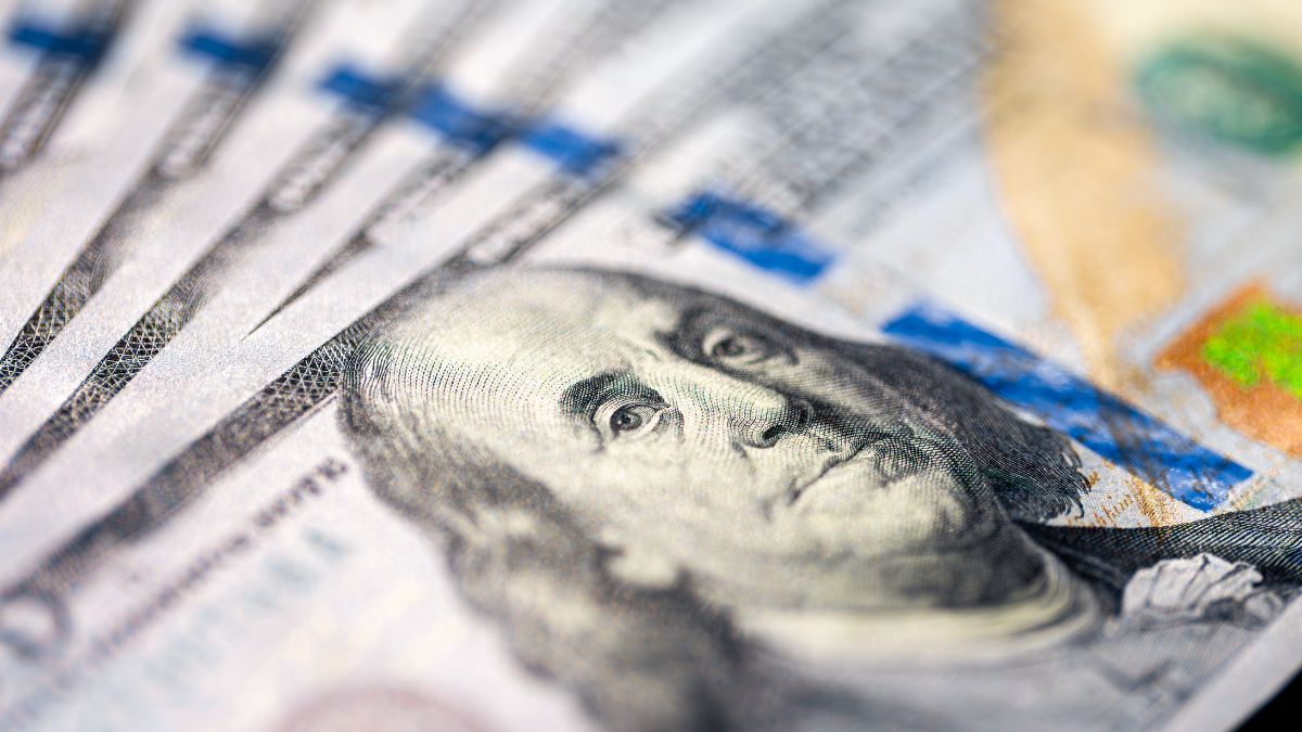 El precio del dólar se mantiene con racha de ganancia frente al peso mexicano.