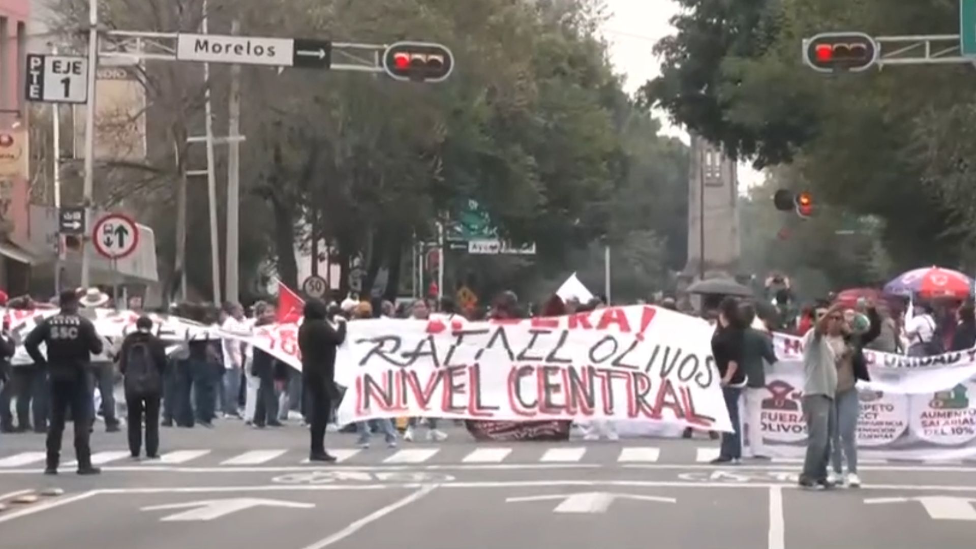 Trabajadores del IMSS exigen renuncia sindical y colapsan vialidades en CDMX