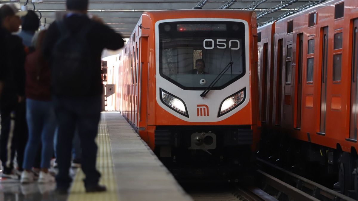 Usuarios del Metro CdMx reportan retrasos a través de redes sociales.