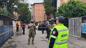 Vecinos reportaron un auto abandonado en calles de la colonia Fovissste en Ecatepec.