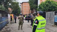 Vecinos reportaron un auto abandonado en calles de la colonia Fovissste en Ecatepec.