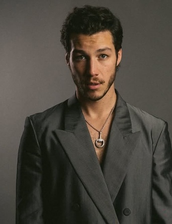 El actor de origen ecuatoriano interpreta a Eduardo Capetillo en la serie biográfica de la agrupación Timbiriche/ Colours