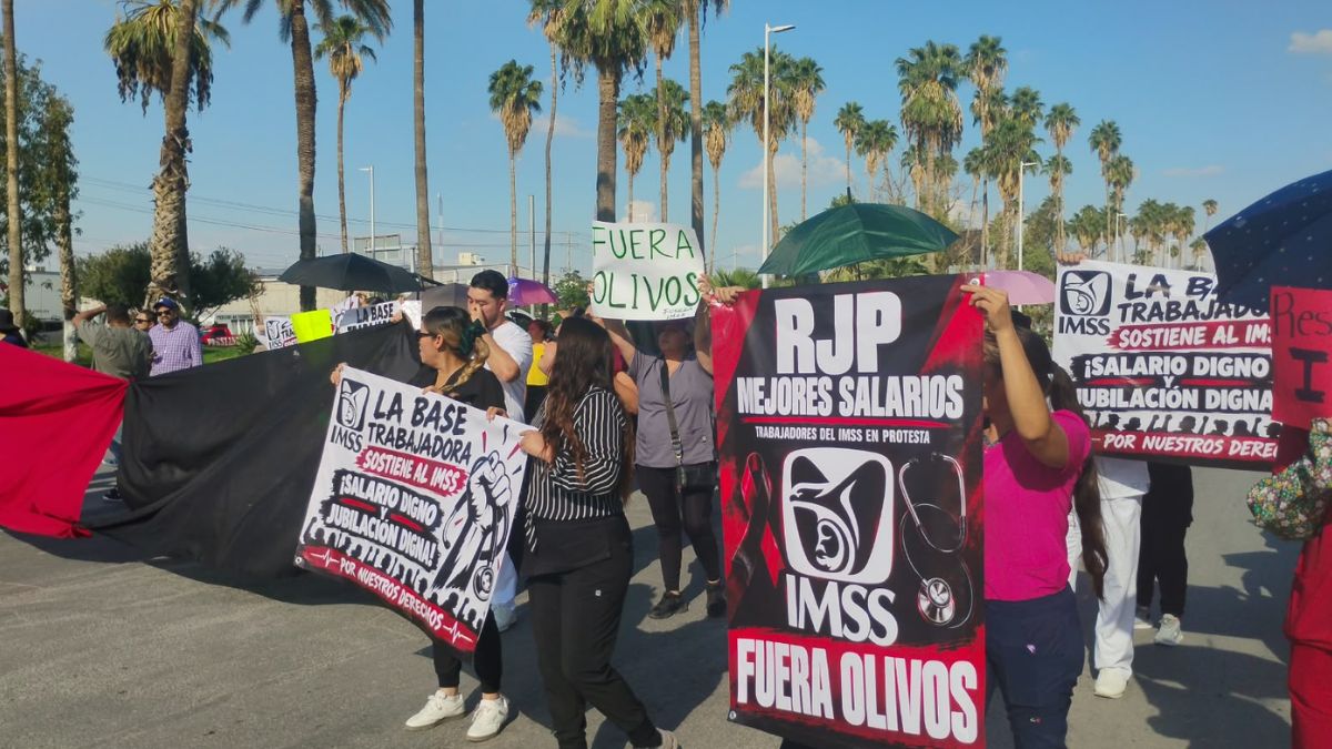 El bloqueo sobre el Periférico Raúl López Sánchez mantiene cerrados ambos sentidos en La Laguna de Durango.