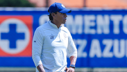 En la final, Cruz Azul se enfrentó a Pumas, que entonces tenía a Efraín Juárez como entrenador. | @CruzAzil