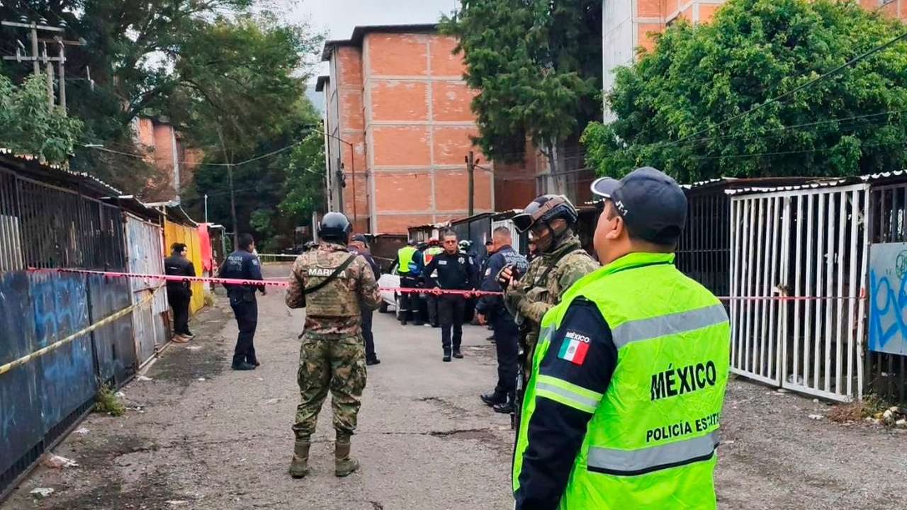 Encuentran dos cuerpos maniatados en un automóvil abandonado en Ecatepec