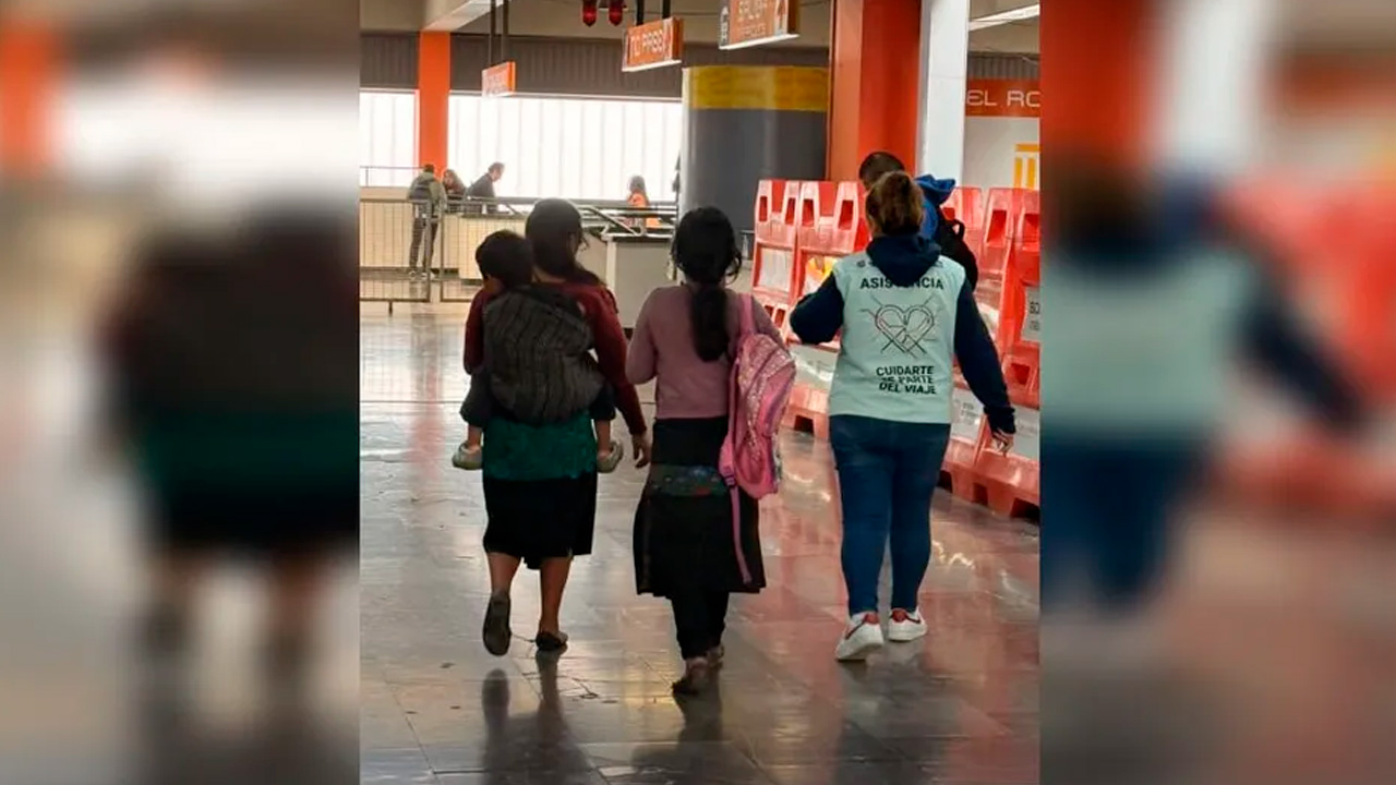 Niña de Chiapas se pierde en el Metro CdMx y logra reunirse con su hermana