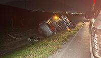 El accidente se registró sobre la autopista a Saltillo, a la altura del kilómetro 55, sobre la lateral de la vialidad.