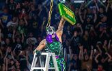 El estelar gladiador mexicano superó a cinco rivales para descolgar el codiciado maletín de WWE.