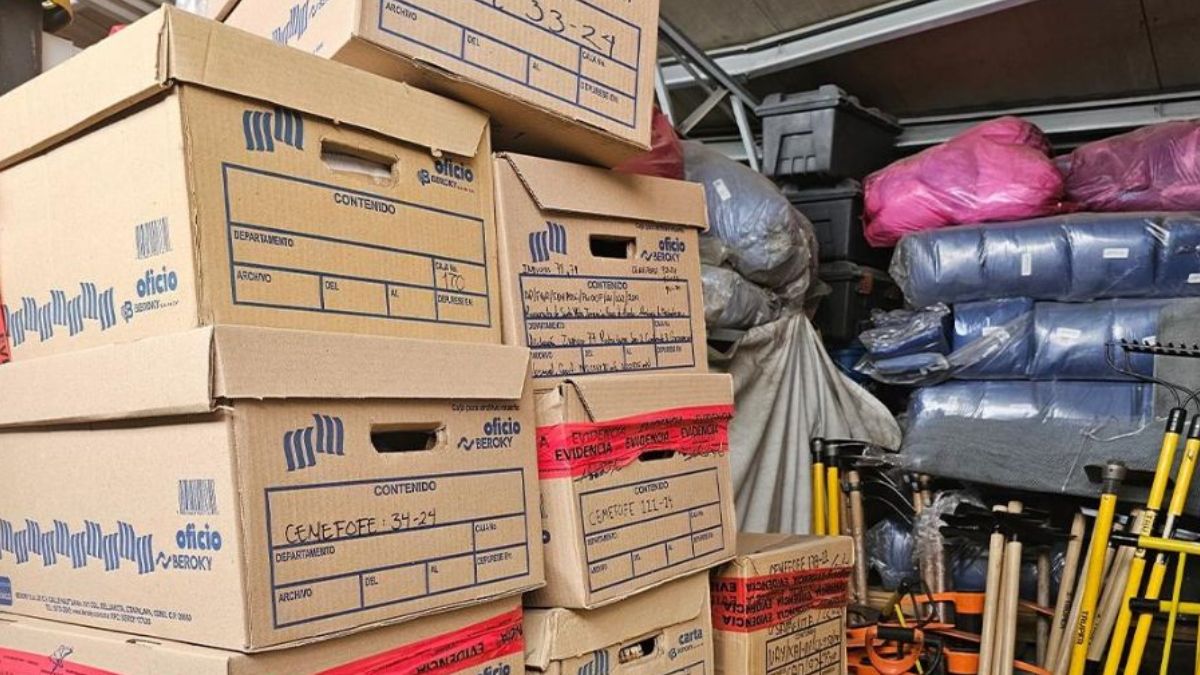 Familias de desaparecidos exigen acceso a la FGR tras difundirse videos de cajas con restos óseos, a fin de vigilar los avances de identificación.