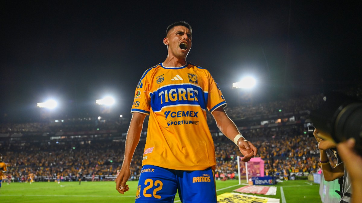 Guillermo Martínez marcó su primer gol con Tigres desde su llegada al club.