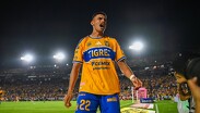 Guillermo Martínez marcó su primer gol con Tigres desde su llegada al club.
