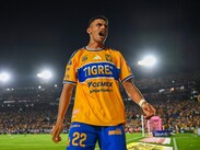 Guillermo Martínez marcó su primer gol con Tigres desde su llegada al club.