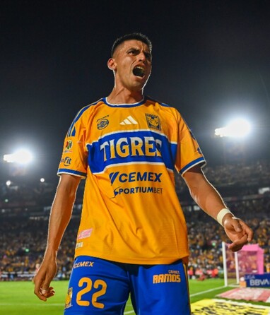Guillermo Martínez marcó su primer gol con Tigres desde su llegada al club.